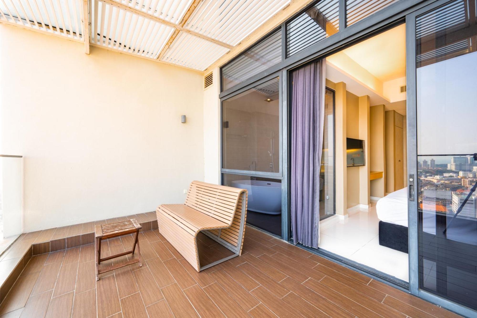 Greystone 99 Suites Malacca Екстер'єр фото