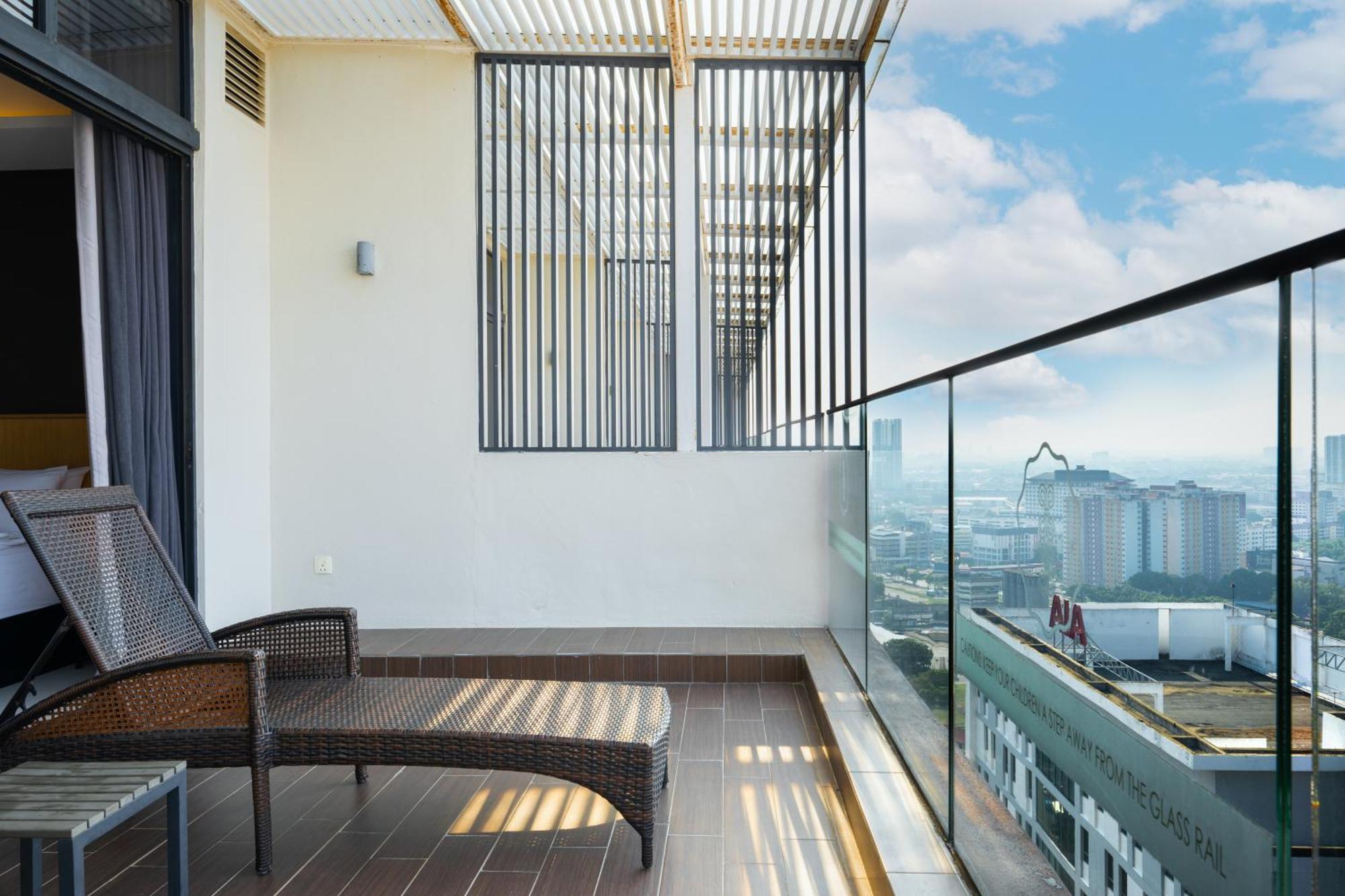 Greystone 99 Suites Malacca Екстер'єр фото