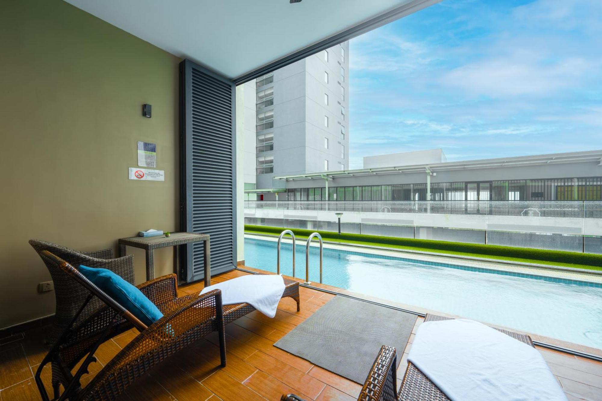 Greystone 99 Suites Malacca Екстер'єр фото